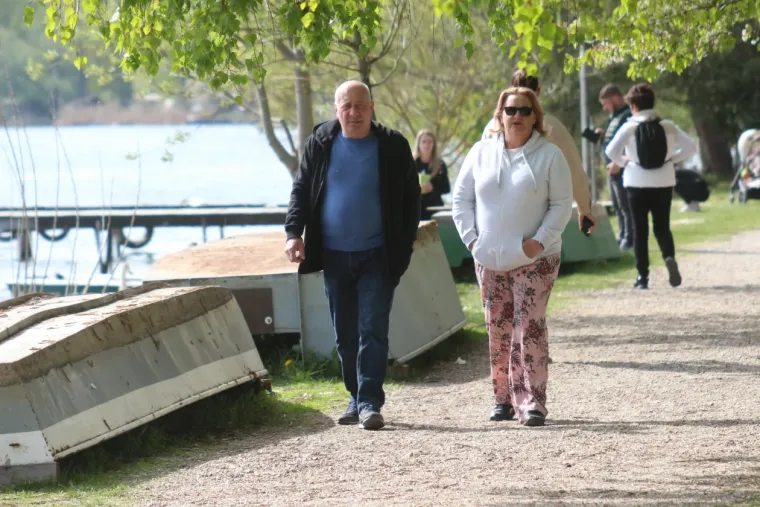 Crnokosa dama zapela oku fotografa na jednoj od najposjećenijih &scaron;etnica