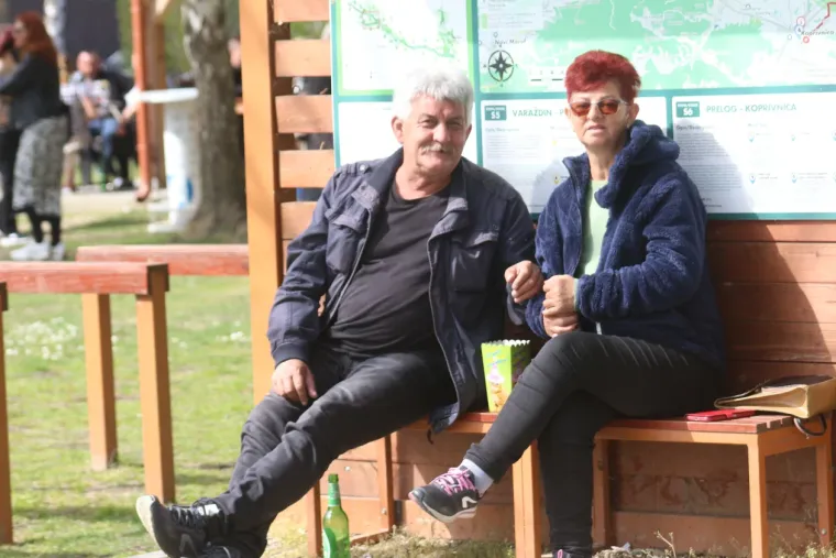 Crnokosa dama zapela oku fotografa na jednoj od najposjećenijih &scaron;etnica