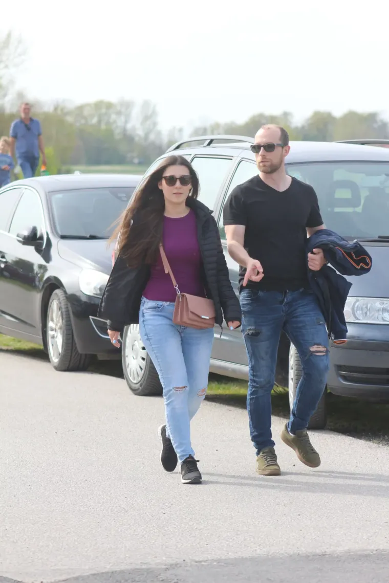 Crnokosa dama zapela oku fotografa na jednoj od najposjećenijih &scaron;etnica