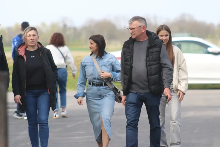 Crnokosa dama zapela oku fotografa na jednoj od najposjećenijih &scaron;etnica