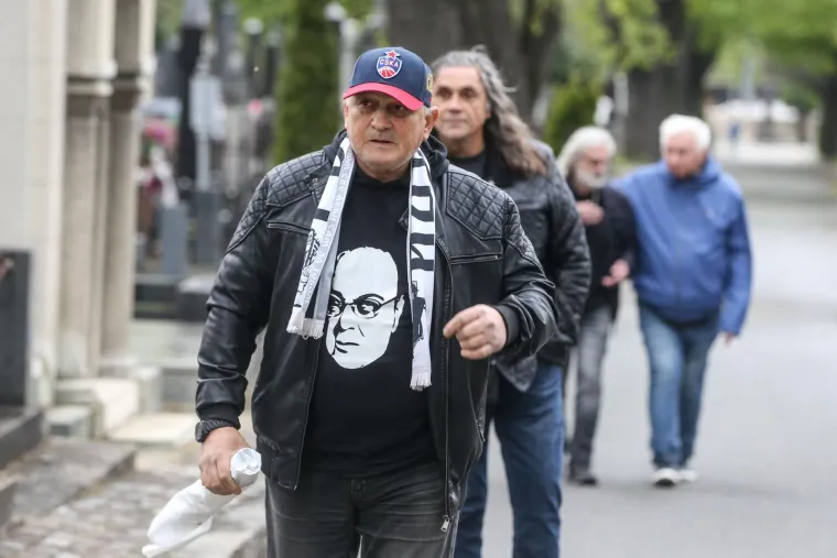 Brojni poznati se oprostili od Du&scaron;ka Vujo&scaron;evića uz stihove hrvatske dive