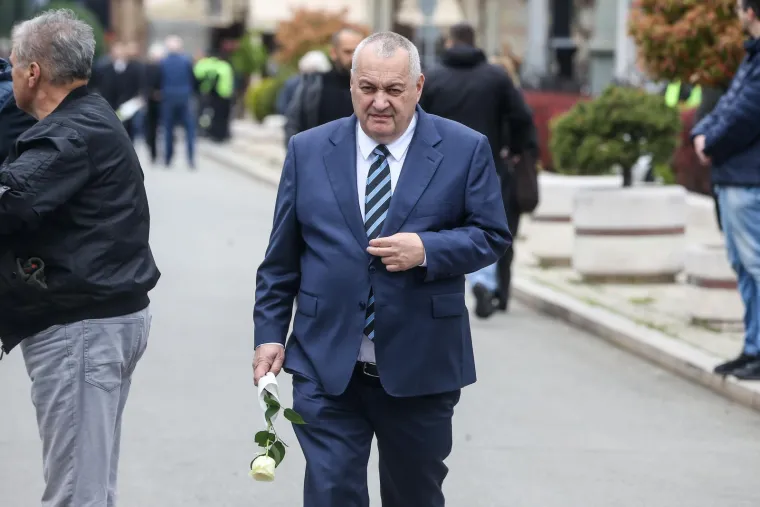 Brojni poznati se oprostili od Du&scaron;ka Vujo&scaron;evića uz stihove hrvatske dive