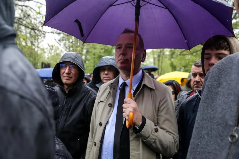 Brojni poznati se oprostili od Du&scaron;ka Vujo&scaron;evića uz stihove hrvatske dive