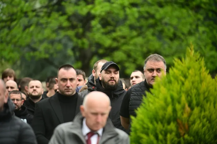 Brojni poznati se oprostili od Du&scaron;ka Vujo&scaron;evića uz stihove hrvatske dive