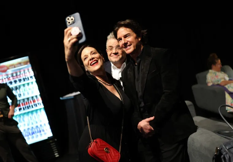 Možete li vjerovati da je ovo Tom Cruise? Pretvorio se u sijedog starca s pivskim trbuhom