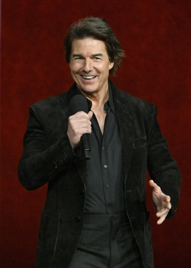 Možete li vjerovati da je ovo Tom Cruise? Pretvorio se u sijedog starca s pivskim trbuhom