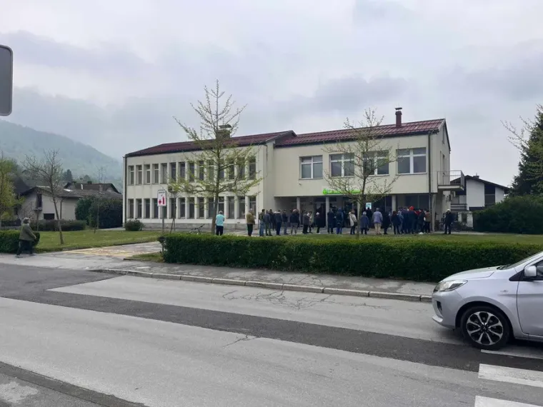 Susjedi satima čekali u koloni da se upi&scaron;u kod liječnice: 'Ovo nije red za pra&scaron;ak za rublje'