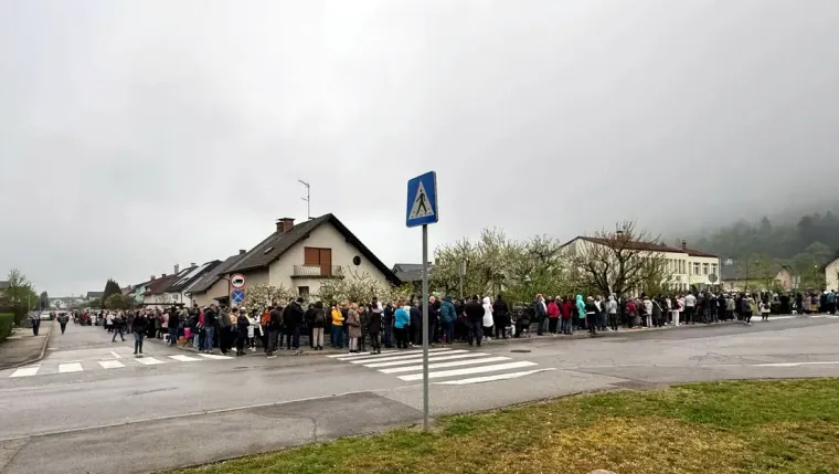 Susjedi satima čekali u koloni da se upi&scaron;u kod liječnice: 'Ovo nije red za pra&scaron;ak za rublje'