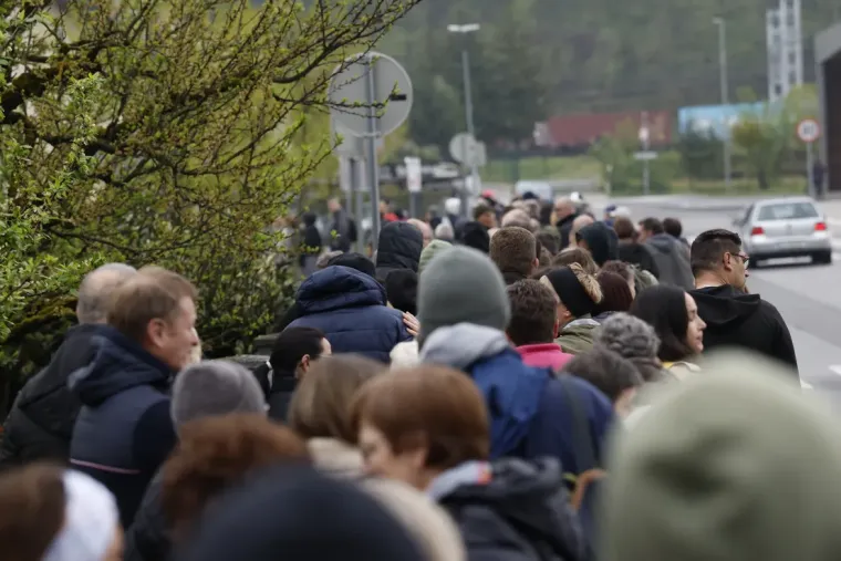 Susjedi satima čekali u koloni da se upi&scaron;u kod liječnice: 'Ovo nije red za pra&scaron;ak za rublje'