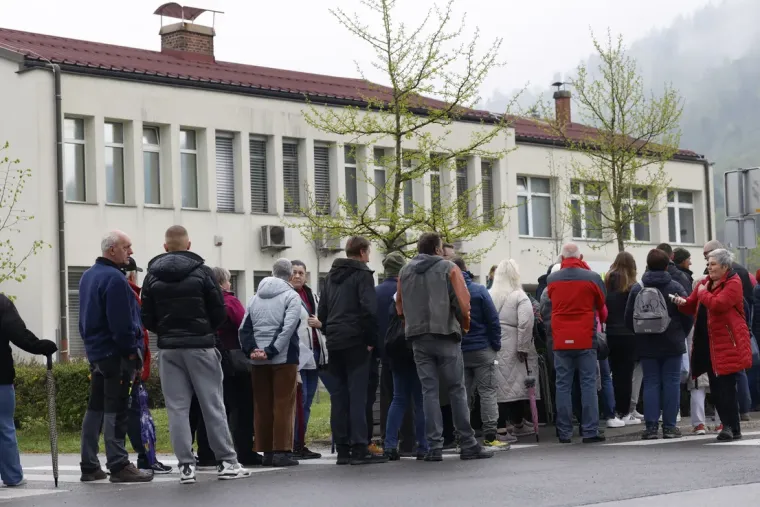 Susjedi satima čekali u koloni da se upi&scaron;u kod liječnice: 'Ovo nije red za pra&scaron;ak za rublje'