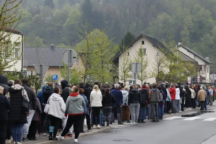 Susjedi satima čekali u koloni da se upi&scaron;u kod liječnice: 'Ovo nije red za pra&scaron;ak za rublje'
