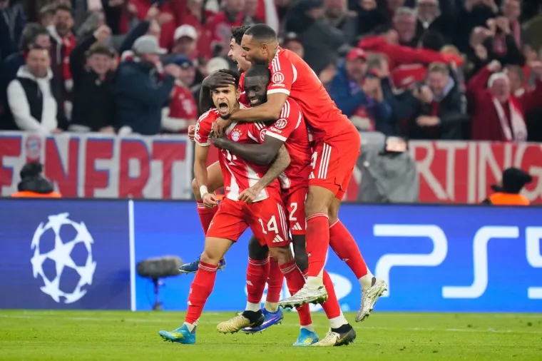 Luda koreografija i sila legendi u ložama: Pogledajte nestvarne scene s neponovljive utakmice