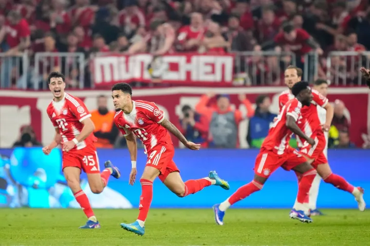 Luda koreografija i sila legendi u ložama: Pogledajte nestvarne scene s neponovljive utakmice