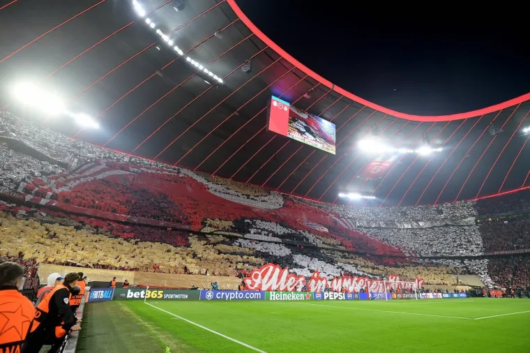 Luda koreografija i sila legendi u ložama: Pogledajte nestvarne scene s neponovljive utakmice