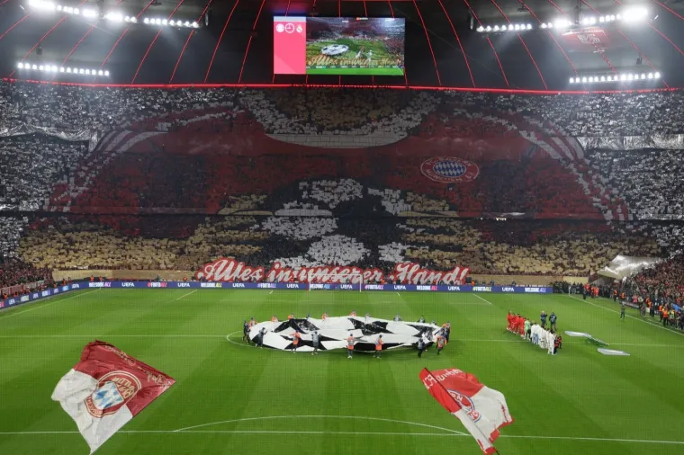 Luda koreografija i sila legendi u ložama: Pogledajte nestvarne scene s neponovljive utakmice