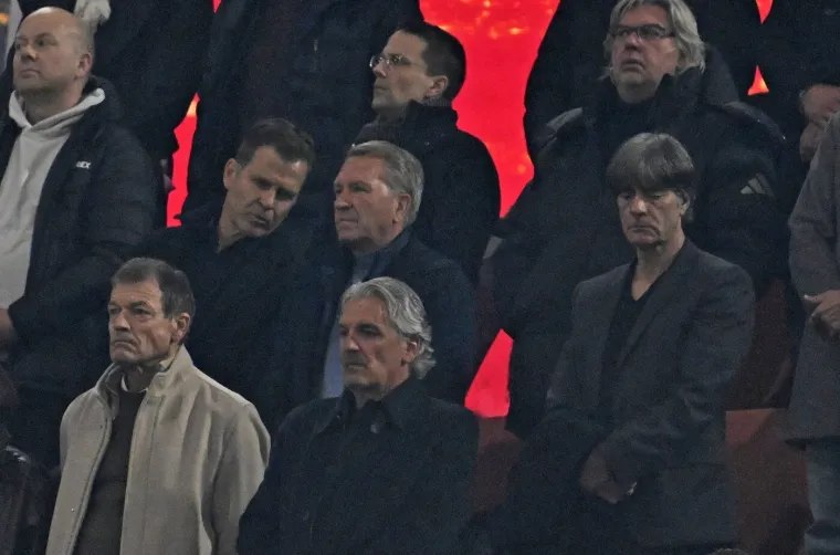 Luda koreografija i sila legendi u ložama: Pogledajte nestvarne scene s neponovljive utakmice