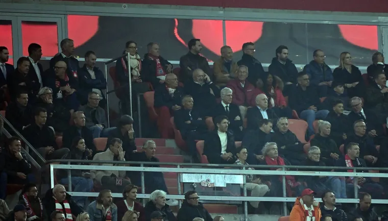 Luda koreografija i sila legendi u ložama: Pogledajte nestvarne scene s neponovljive utakmice