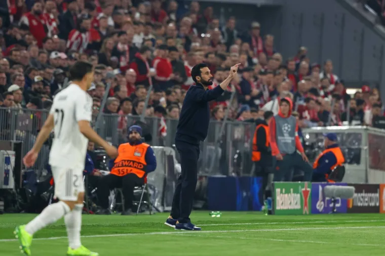 Luda koreografija i sila legendi u ložama: Pogledajte nestvarne scene s neponovljive utakmice