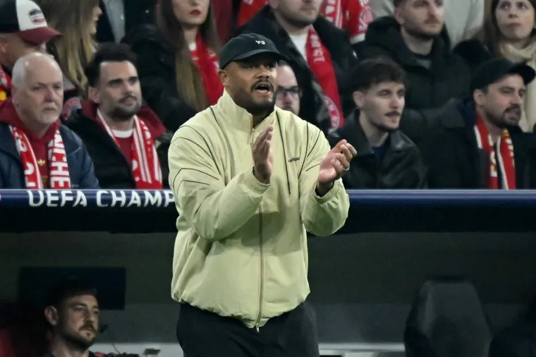 Luda koreografija i sila legendi u ložama: Pogledajte nestvarne scene s neponovljive utakmice