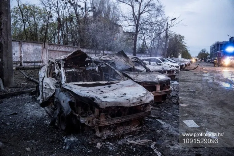 Dvanaestogodi&scaron;nji dječak mrtav, obitelj spasili ispod ru&scaron;evina, ovo su slike pakla