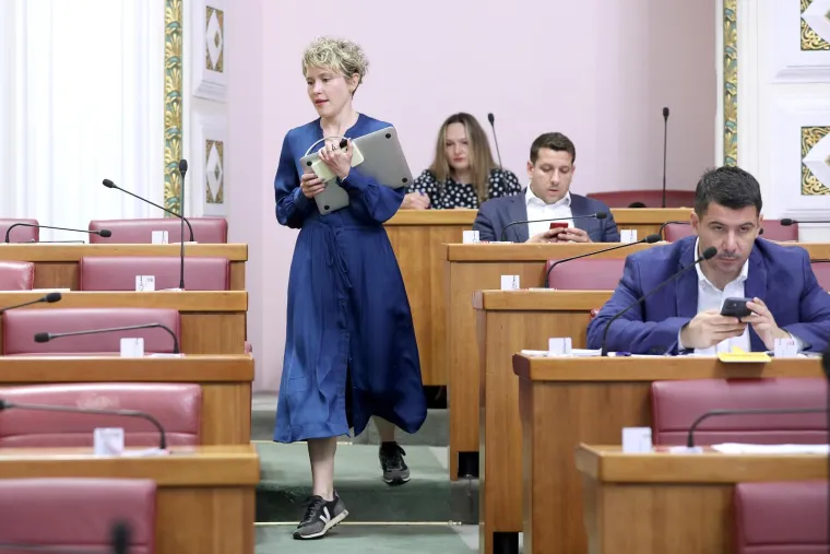 Od punkerice do moćne žene u politici: Kako Ivana Kekin izgleda kada nije u Saboru?