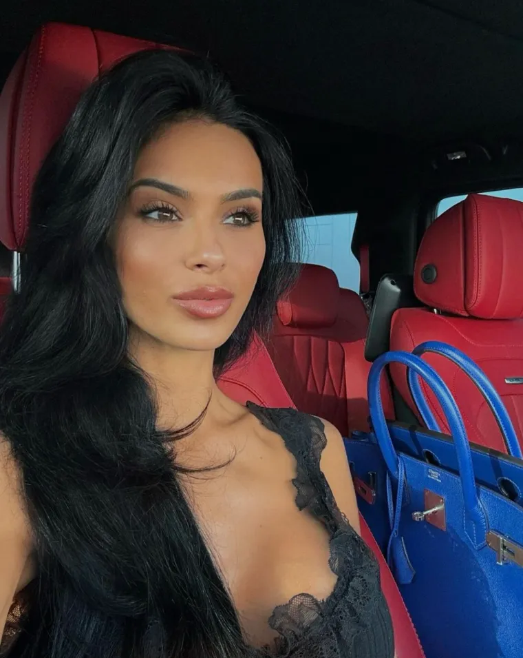 Ona je magnet za nogometa&scaron;e, a najvi&scaron;e voli ulagati u Birkinice: Tko je Sinjanka Anđela &Scaron;imac?