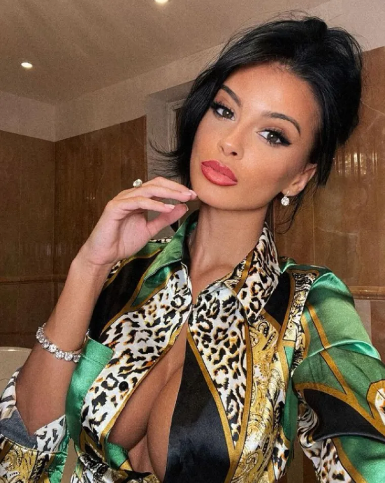 Ona je magnet za nogometa&scaron;e, a najvi&scaron;e voli ulagati u Birkinice: Tko je Sinjanka Anđela &Scaron;imac?