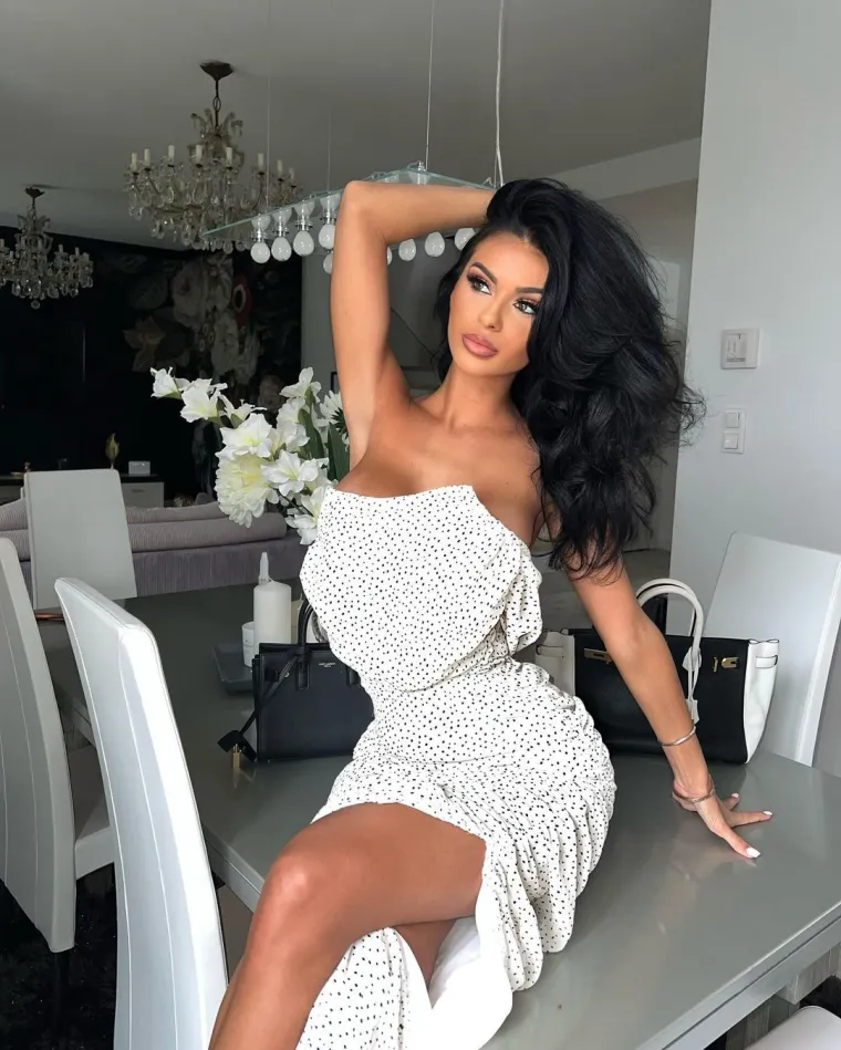 Ona je magnet za nogometa&scaron;e, a najvi&scaron;e voli ulagati u Birkinice: Tko je Sinjanka Anđela &Scaron;imac?