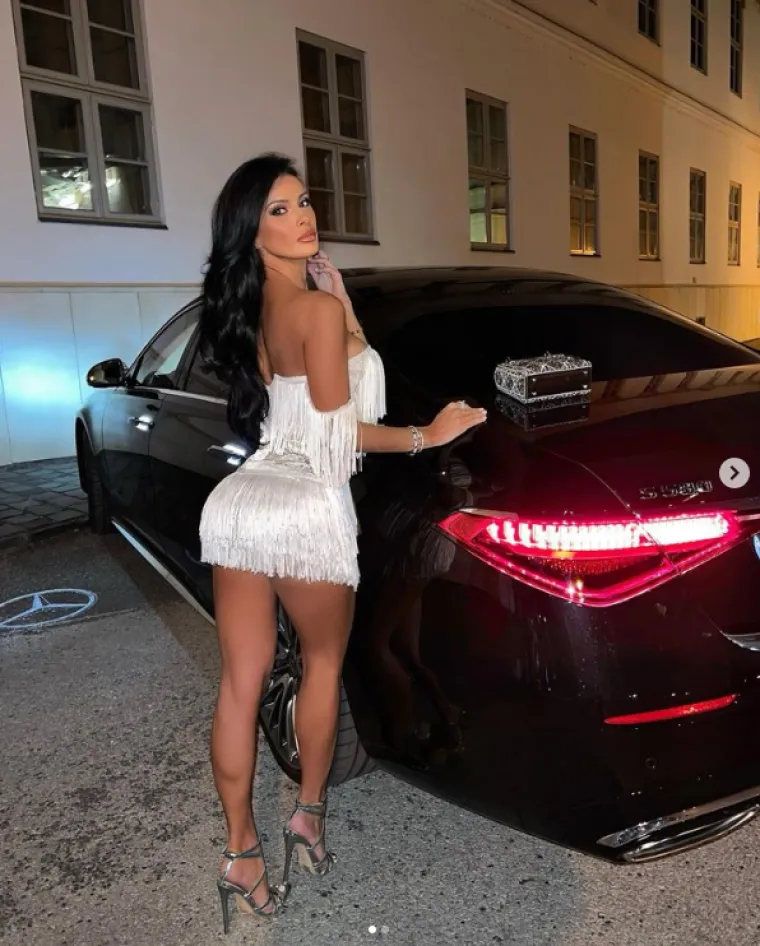 Ona je magnet za nogometa&scaron;e, a najvi&scaron;e voli ulagati u Birkinice: Tko je Sinjanka Anđela &Scaron;imac?