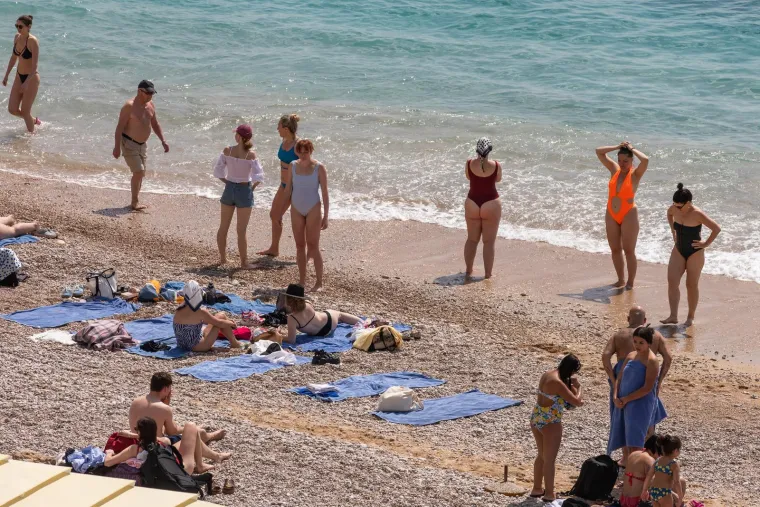 Kakvi prizori s juga Hrvatske: Dok se na Banjama banjaju, u gradu se kuhaju