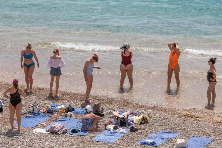 Kakvi prizori s juga Hrvatske: Dok se na Banjama banjaju, u gradu se kuhaju