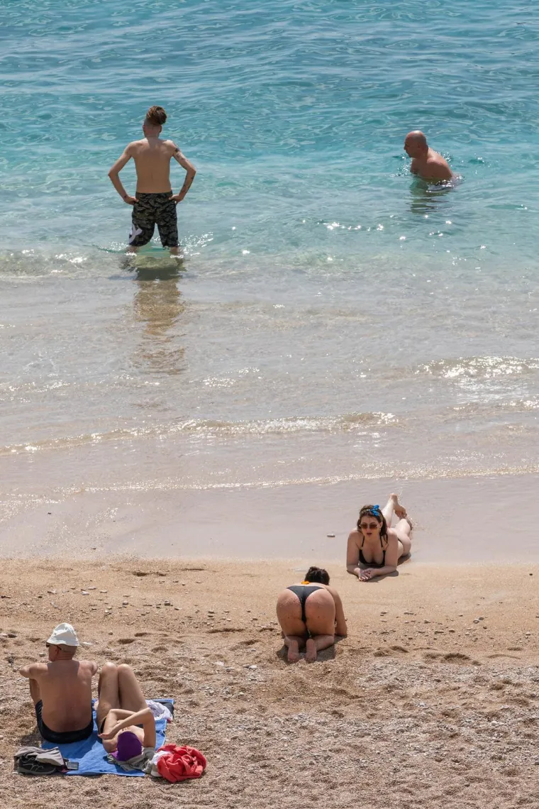 Kakvi prizori s juga Hrvatske: Dok se na Banjama banjaju, u gradu se kuhaju