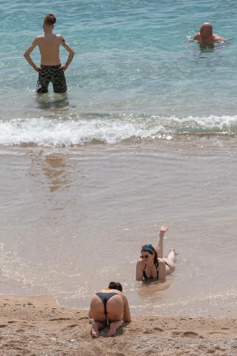 Kakvi prizori s juga Hrvatske: Dok se na Banjama banjaju, u gradu se kuhaju