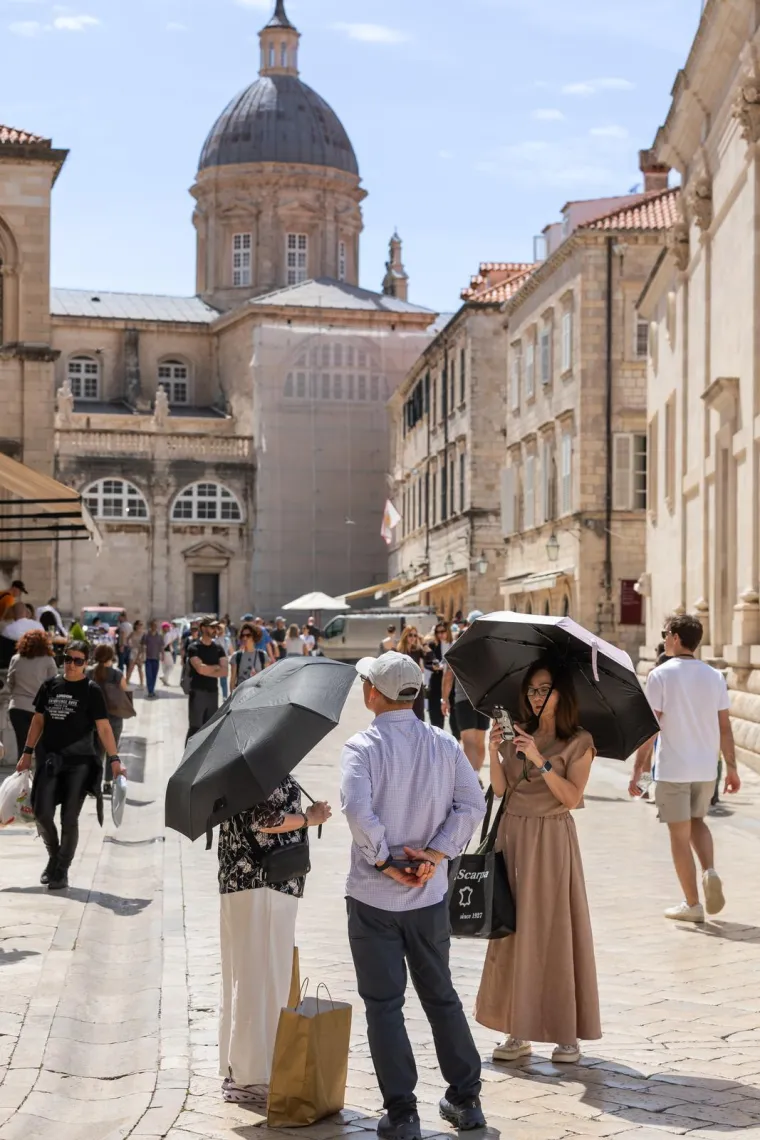 Kakvi prizori s juga Hrvatske: Dok se na Banjama banjaju, u gradu se kuhaju
