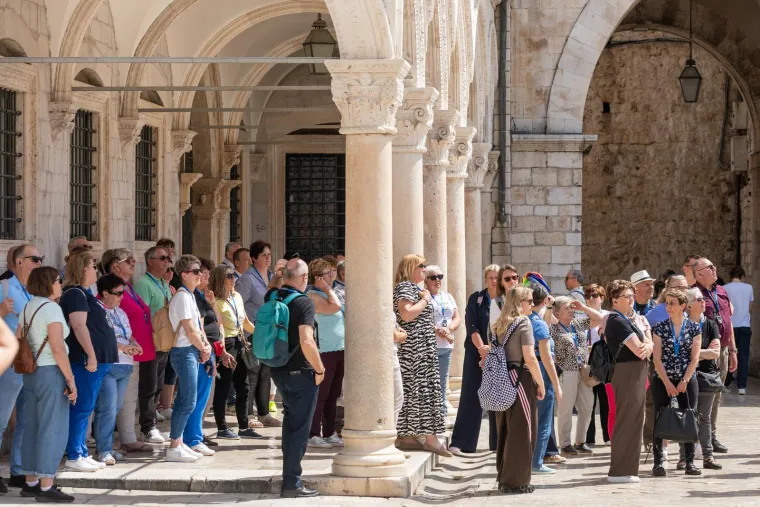 Kakvi prizori s juga Hrvatske: Dok se na Banjama banjaju, u gradu se kuhaju
