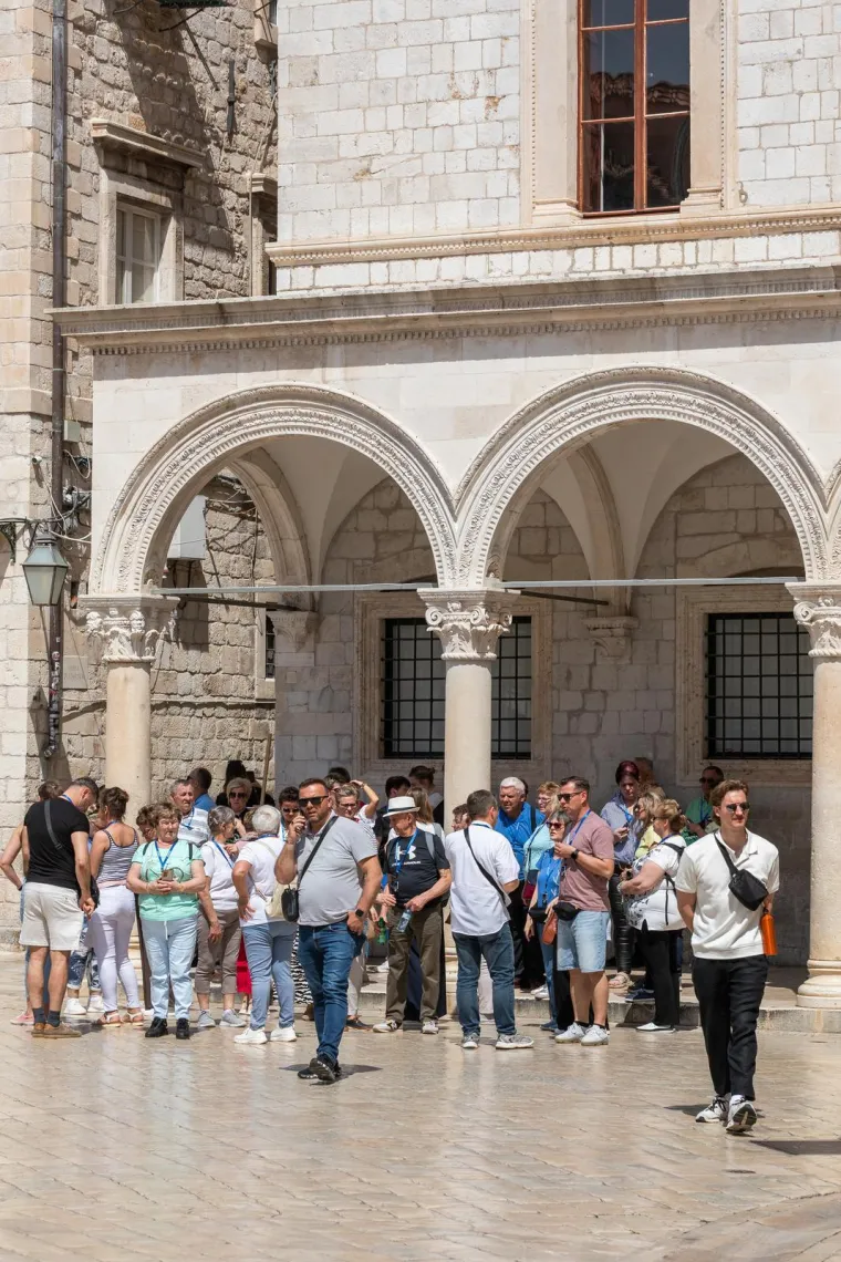 Kakvi prizori s juga Hrvatske: Dok se na Banjama banjaju, u gradu se kuhaju