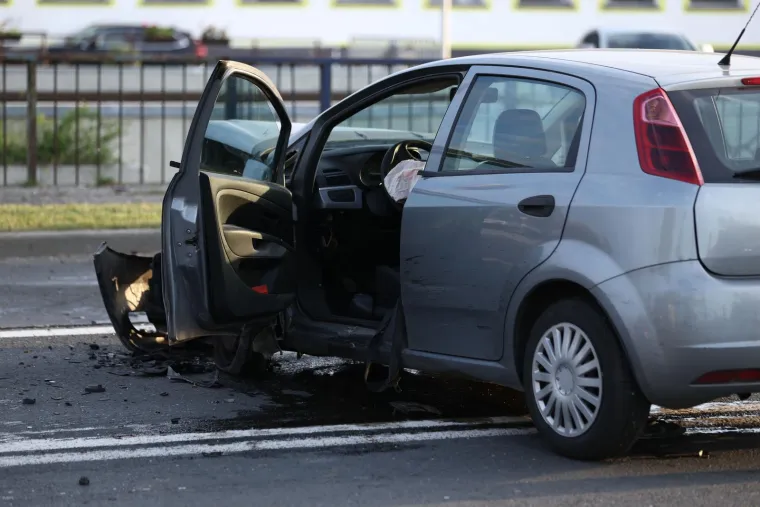 Ružni prizori te&scaron;ke prometne u Zagrebu! U sudaru četiri automobila, dvoje ozlijeđenih