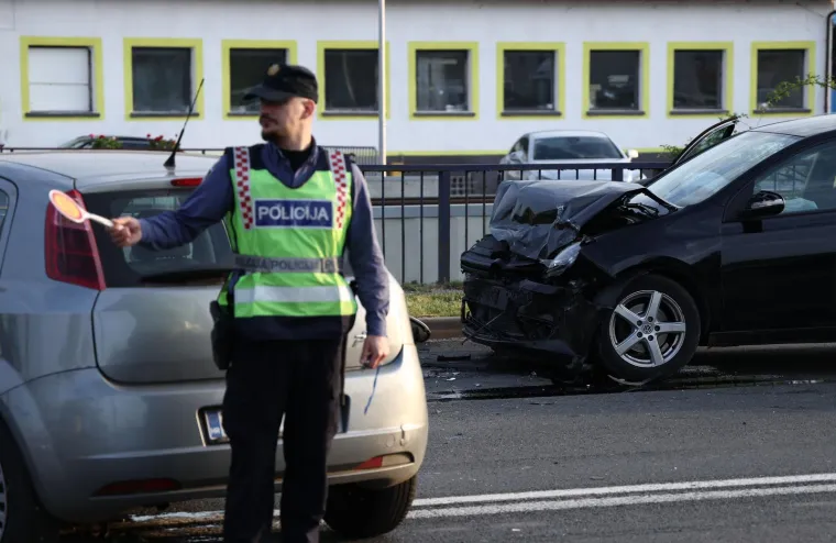 Ružni prizori te&scaron;ke prometne u Zagrebu! U sudaru četiri automobila, dvoje ozlijeđenih