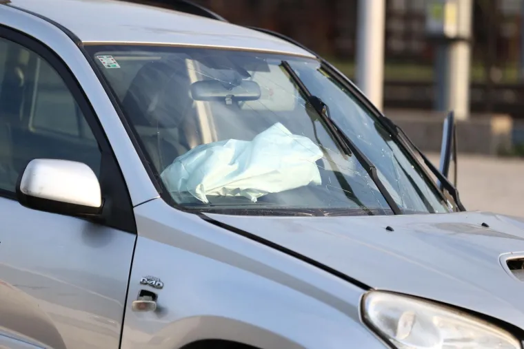 Ružni prizori te&scaron;ke prometne u Zagrebu! U sudaru četiri automobila, dvoje ozlijeđenih