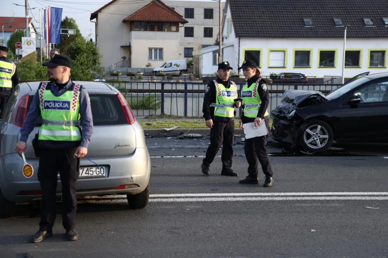 Ružni prizori te&scaron;ke prometne u Zagrebu! U sudaru četiri automobila, dvoje ozlijeđenih