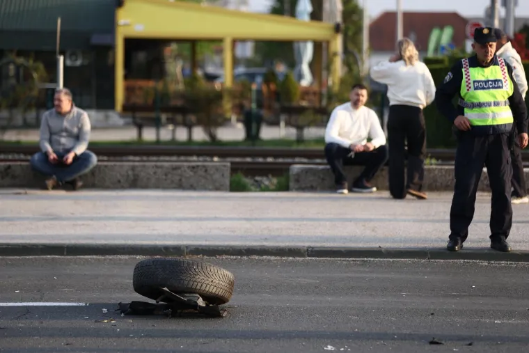 Ružni prizori te&scaron;ke prometne u Zagrebu! U sudaru četiri automobila, dvoje ozlijeđenih