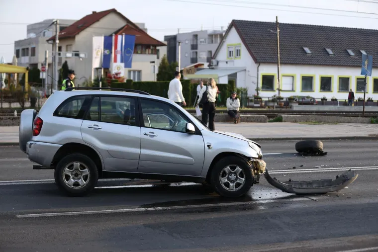 Ružni prizori te&scaron;ke prometne u Zagrebu! U sudaru četiri automobila, dvoje ozlijeđenih
