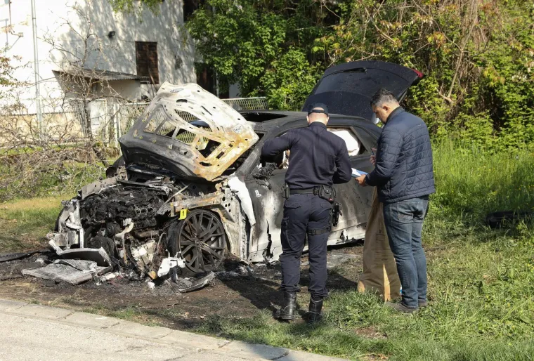 Izgorio Audi Q8 u vlasni&scaron;tvu žene (58): Pogledajte &scaron;to je ostalo od njega