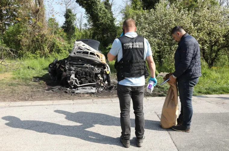 Izgorio Audi Q8 u vlasni&scaron;tvu žene (58): Pogledajte &scaron;to je ostalo od njega