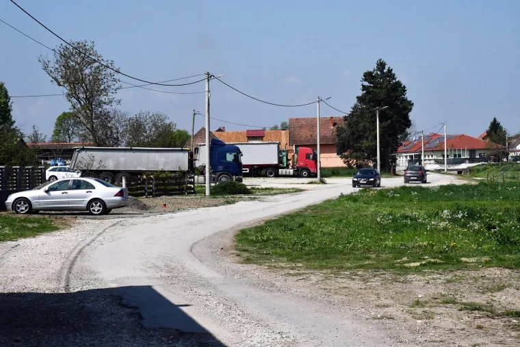 Mjesto gdje je vozač pokosio tri žene: 'Kod jedne je u podne bio na &scaron;i&scaron;anju pa se razveo i vratio u kafić'