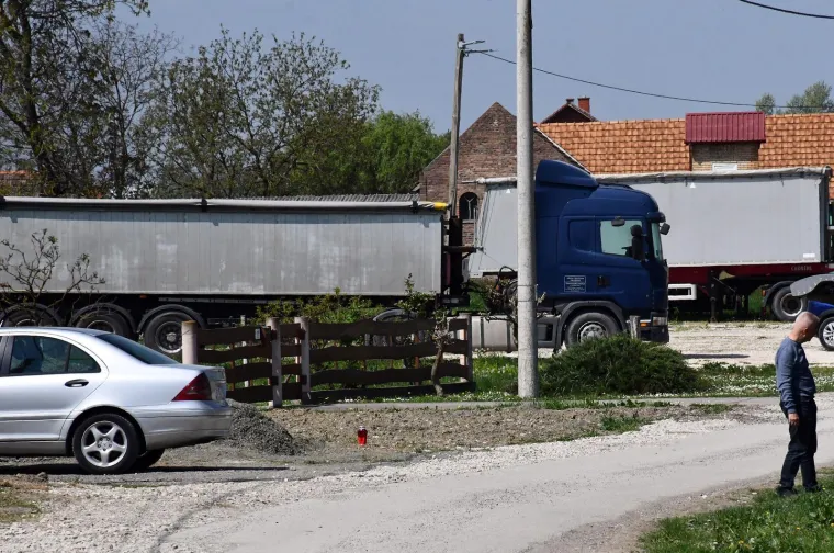 Mjesto gdje je vozač pokosio tri žene: 'Kod jedne je u podne bio na &scaron;i&scaron;anju pa se razveo i vratio u kafić'