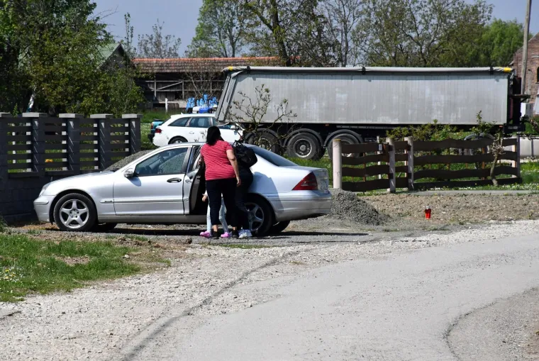 Mjesto gdje je vozač pokosio tri žene: 'Kod jedne je u podne bio na &scaron;i&scaron;anju pa se razveo i vratio u kafić'