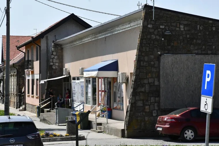 Mjesto gdje je vozač pokosio tri žene: 'Kod jedne je u podne bio na &scaron;i&scaron;anju pa se razveo i vratio u kafić'