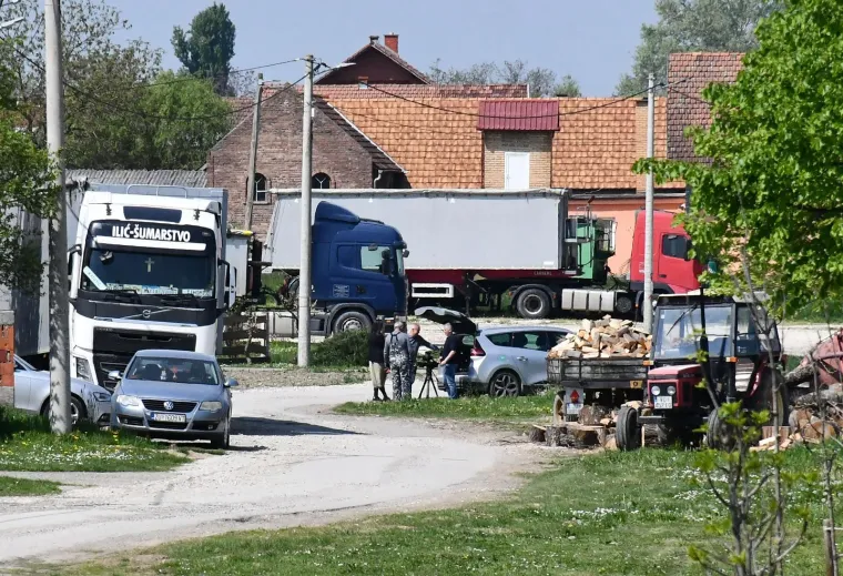 Mjesto gdje je vozač pokosio tri žene: 'Kod jedne je u podne bio na &scaron;i&scaron;anju pa se razveo i vratio u kafić'