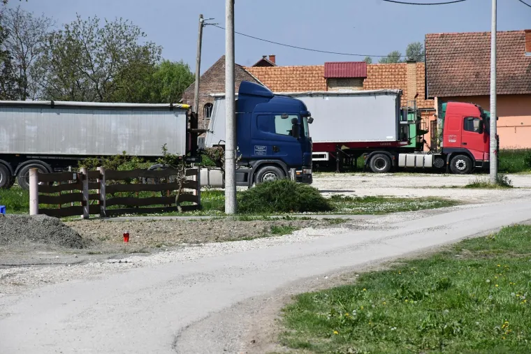 Mjesto gdje je vozač pokosio tri žene: 'Kod jedne je u podne bio na &scaron;i&scaron;anju pa se razveo i vratio u kafić'